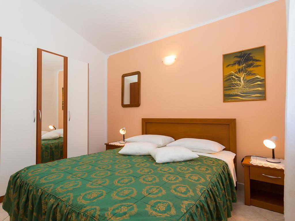 Apartments Graziella Poreč Exteriör bild